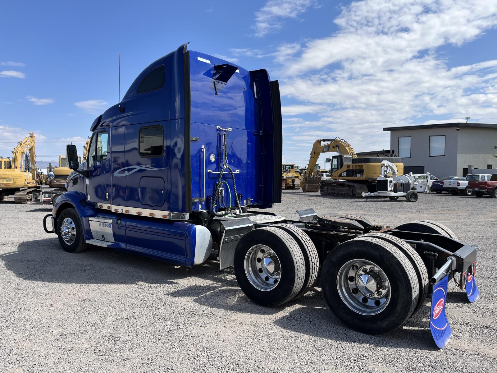 PETERBILT 587